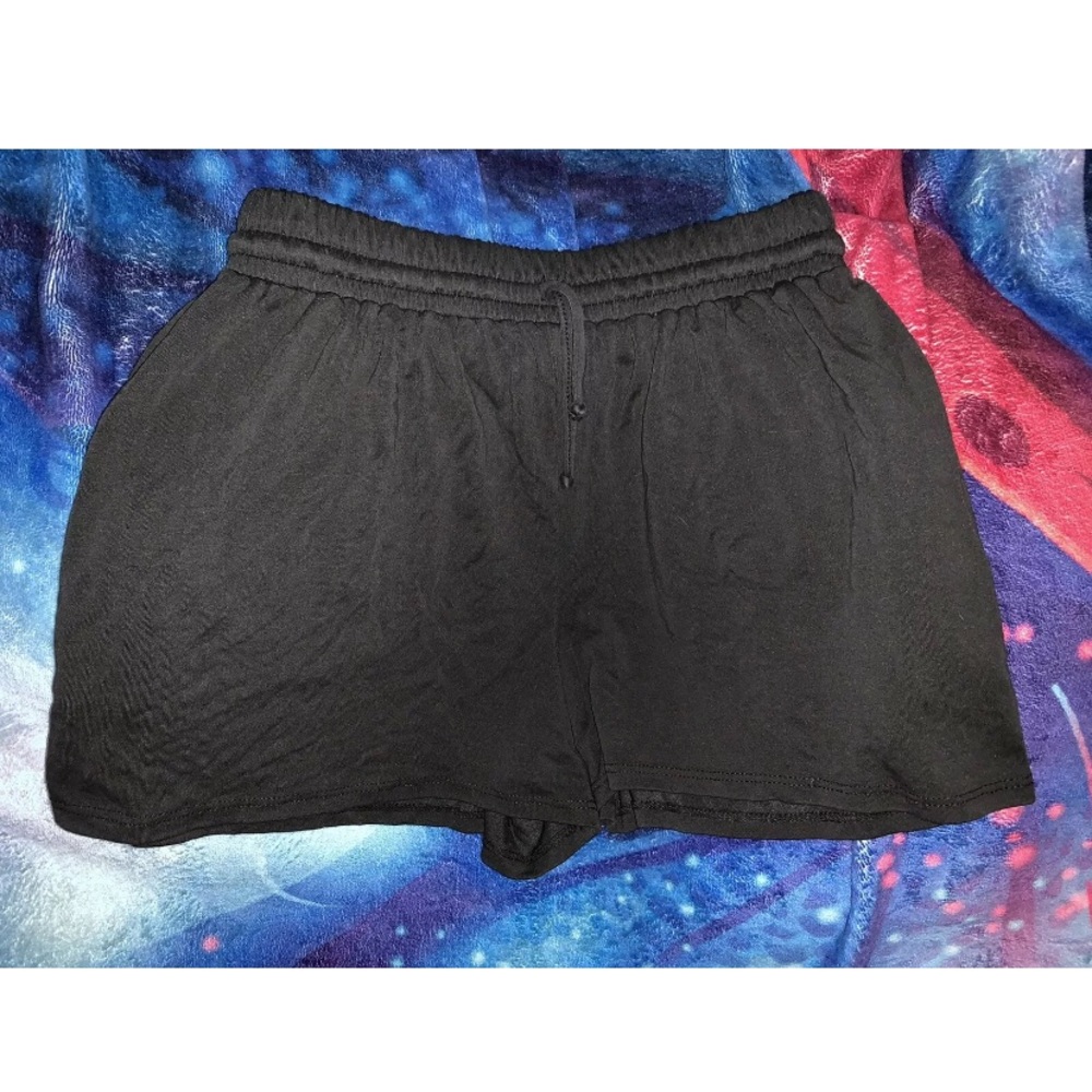 Women’s small comfy shorts ✨